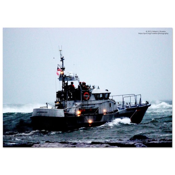 Motor lifeboat lights - On Premium Semi-Glossy Paper Poster
