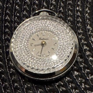Montre Femme Vintage Eastman SWISS - Cadran Rouge - Années 80 - Acier - Nouvelle Pile