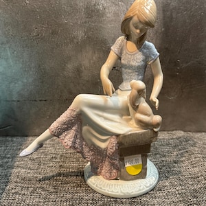 Lladro 7612 A Perfect Friend Retired Porcelain Figurine Girl With