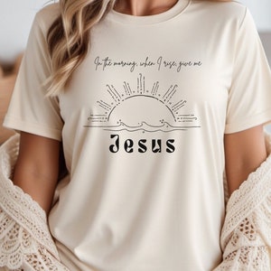 Morgens, wenn ich aufstehe, gib mir Jesus Unisex Kurzarm-T-Shirt, christliches Shirt für Frauen, Jesus-Shirt, Geschenk für christliches Top,