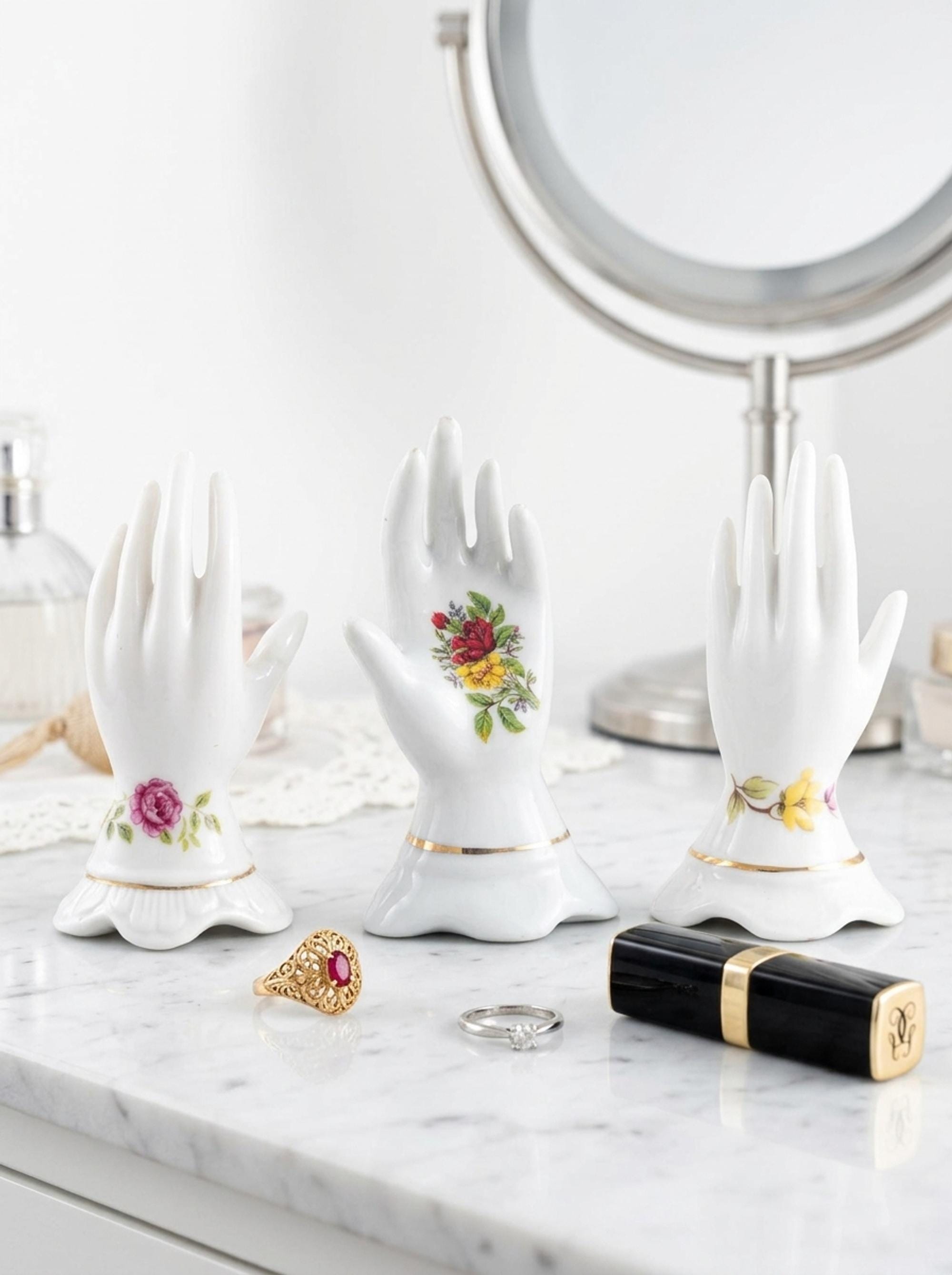 ヴィンテージ ♤ ハンドモチーフの陶器製リングホルダー Vintage Porcelain Hand Ring Holder - Etsy