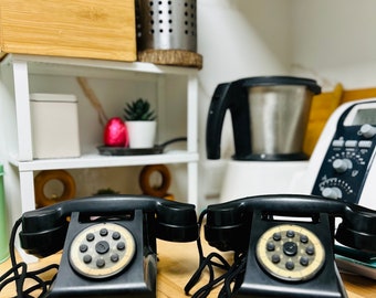 Ericsson vintage bakeliet schakelbordtelefoon (twee exemplaren)