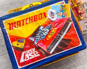 Vintage 1971 Matchbox Carry Case with 25+ Diecast Cars (“corgi juniors” “majorette” “tomica”)