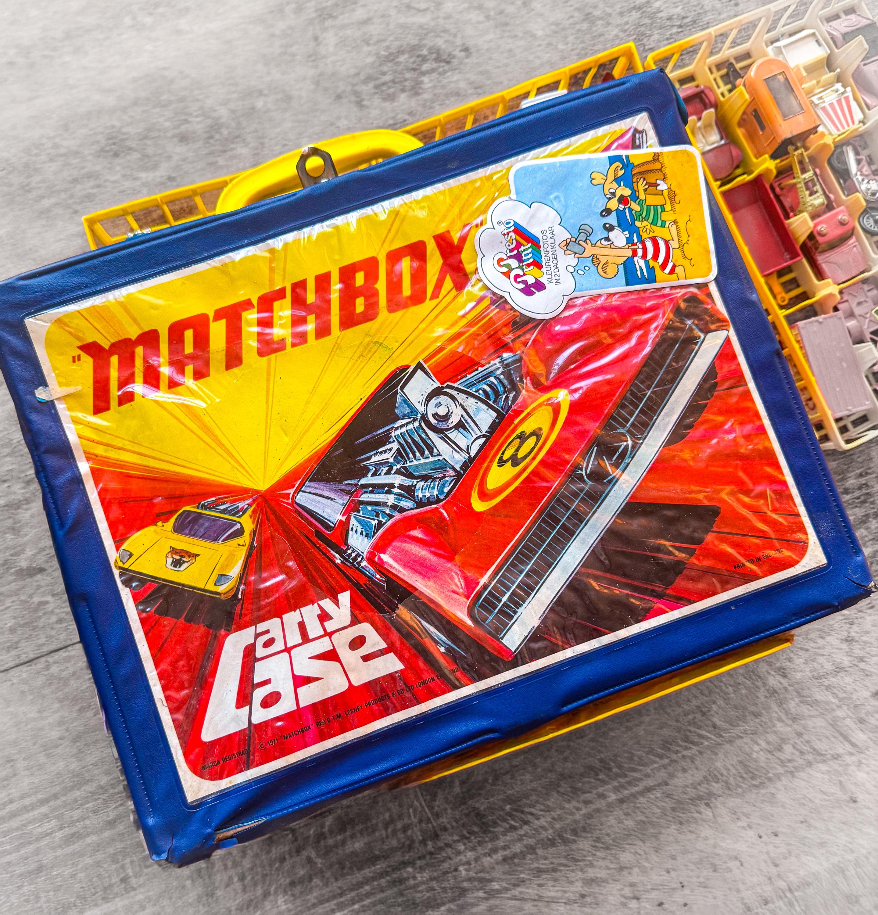 Vintage 1971 Matchbox Carry Case With 25+ Diecast Cars (“corgi