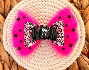 Spider tulle hair bow.