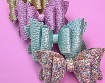 Pigtails bow.