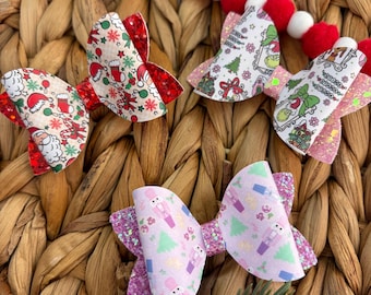 Mini Christmas hair bow.
