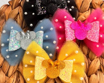 Minnie M hair bow.