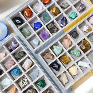 Natürliche Kristall Rohstein Kinder Edelstein Mineralmuster Box Mineralstein Set schöne Geburtstagsgeschenk Box