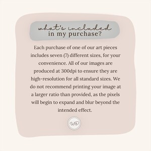 Pode incluir: Um gr&aacute;fico rosa claro e branco com cantos arredondados e um texto sobreposto que diz "what's included in my purchase?" O texto explica que cada compra de uma obra de arte inclui sete tamanhos diferentes, todos produzidos a 300 dpi para uma impress&atilde;o de alta resolu&ccedil;&atilde;o. O gr&aacute;fico tamb&eacute;m inclui o texto "WE" em um c&iacute;rculo.