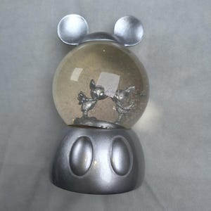 Mickey and Minnie Mouse Kissing Silver Figurine – Disney Romantic Ornament, Vintage Style Collectible, Cute Love Gift Decor image 1