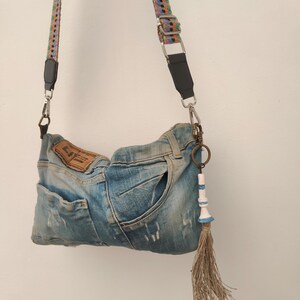 Handmade Ceramic Keychain with Linen Tassel · Boho Bag Charm · Artisan Pottery · Unique Gift .Amuleto de bolso