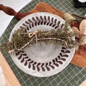 Handmade Ceramic Dinner Plate with Leaf Motif – Rustic Stoneware Dish – Artisan Tableware