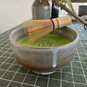 Handmade Ceramic Matcha Bowls with Spout - White Crawl Glaze, Matcha Lovers, Unique Bowl