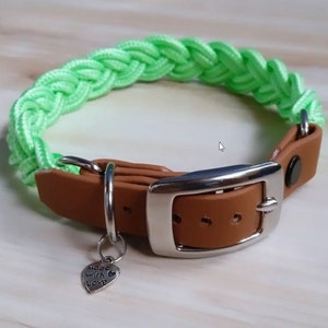 Collar braided from paracord