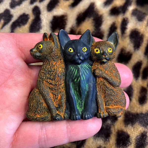 TRIPLE CAT BROOCH Halloween Retro Vintage Inspired Witchy Black Orange Novelty Pin Kitsch Creepy Cute Fakelite Cast Resin Plastic Painted
