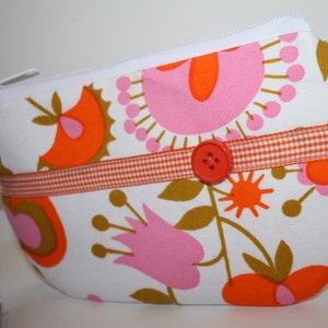 White Retro Floral Fabric Wristlet, IPhone Wristlet, SmartPhone Wristlet, Zippered Wristlet