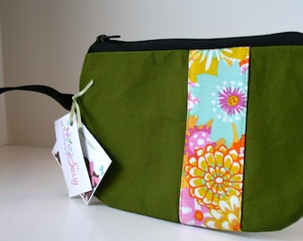 Green Fabric Wristlet, Zippered Wristlet, SmartPhone Wristlet, IPhone Wristlet