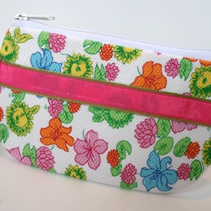 SALE Fun Floral Fabric Wristlet, IPhone Wristlet, SmartPhone Wristlet, Zippered Wristlet