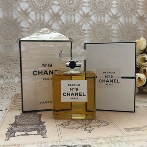 レア 未使用 CHANEL NO.19 COLOGNE 50ML ヴィンテージ Vintage Chanel No. 19 Perfume Eau De Cologne 50 Ml Brushed