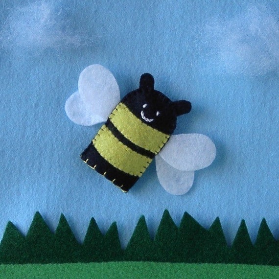 honey bee finger puppet