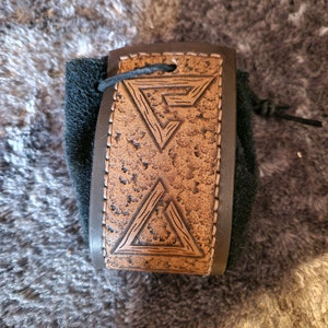Leather coin bag with Viking or Witcher embossing, leather jewel belt bag for Larp, Steampunk, cosplay or fantasy costume image 3
