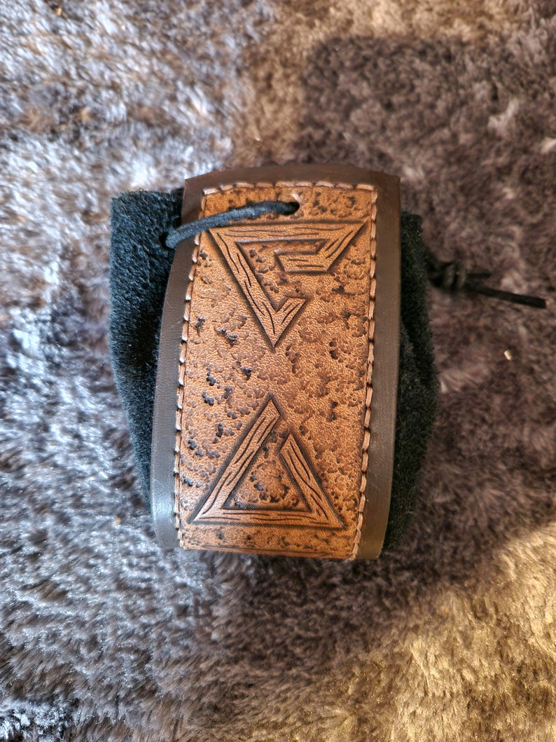 Leather coin bag with Viking or Witcher embossing, leather jewel belt bag for Larp, Steampunk, cosplay or fantasy costume image 3