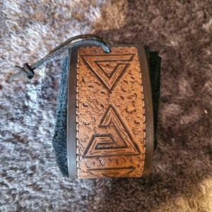 Leather coin bag with Viking or Witcher embossing, leather jewel belt bag for Larp, Steampunk, cosplay or fantasy costume image 4
