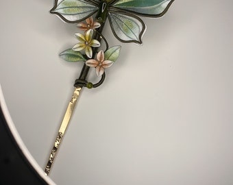 Chic Green Floral Hairpin: Handcrafted Beauty for Your Bestie's Birthday