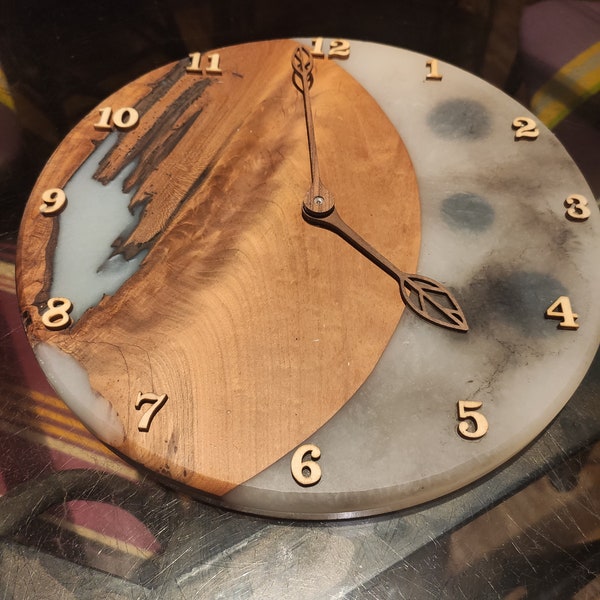 Pendule lune bois et epoxy