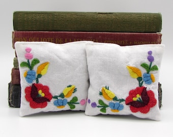 2 Dried Lavender Sachets - Floral - Vintage Embroidery - drawer sachet - hungarian matyo