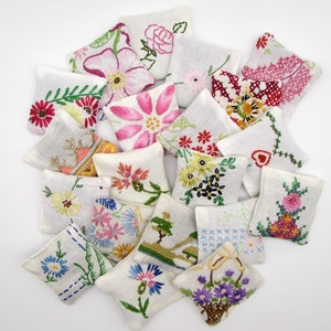 20 sachets de lavande séchée - sachets brodés - cadeau de mariage - linge de maison vintage - broderie