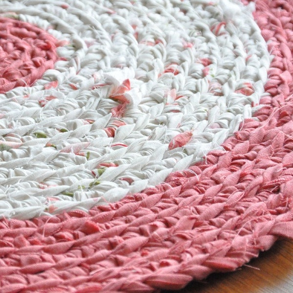 EKRA Pretty Pink and Roses Round Crochet Upcycled Area Rug
