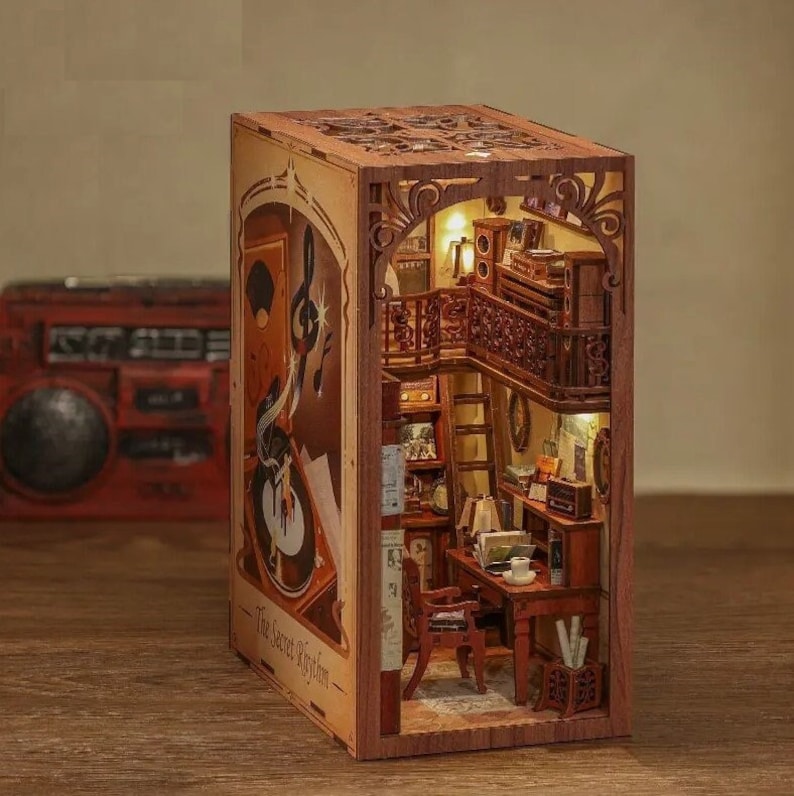 Hemlig rytm DIY-bokhörna Bokhyllinsats Dammskydd Trämöbeldekor Miniatyrdockhus 3D Träpussel DIY Trämodellbyggsats bild 1