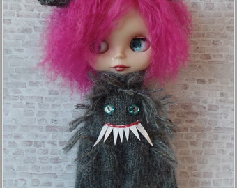 PDF knitting pattern - Werewolf suit and headband for 12" Blythe
