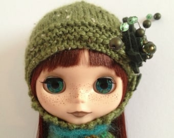 PDF knitting pattern - Helmet for Blythe and Middie Blythe.