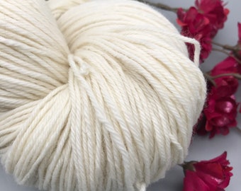 8 oz DK Merino Wool DK Weight Undyed Yarn Blank, Eco Friendly Sport Weight Merino Wool Yarn Non Superwash Large 8 oz Skein