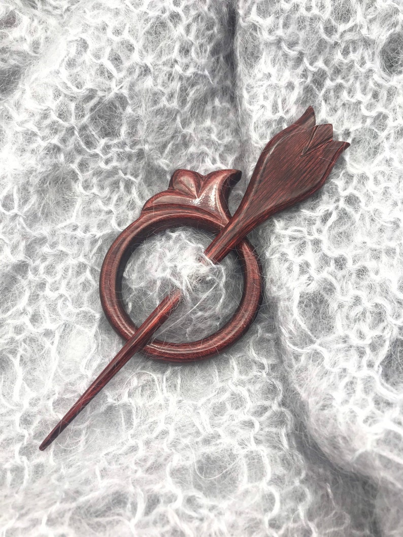 Broche redondo de alfiler de chal de madera de abedul Symfonie, alfiler de chal floral del orgullo de los tejedores, alfiler de chal de tulipán de madera hecho a mano con círculo redondo imagen 5