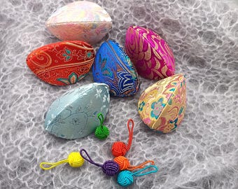 HiyaHiya Yarn Ball Stitch Markers in Dumpling Case Brocade Fabric