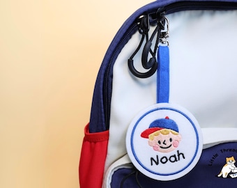 Gestickter Jungen-Namensanhänger: Personalisierter Porträt-Schlüsselanhänger