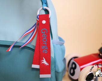 Individueller Rucksackanhänger - gestickt ROT, handgefertigt in UK