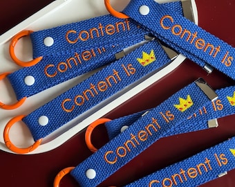 Personalisierte Namensschilder | Individuell gestickte Gurtband Schlüsselanhänger | Team Design Bundle (Made in UK)