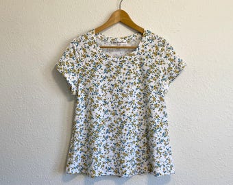 Size Medium Floral print Basic tee, Women's basic short sleeve shirt, loose fit swing top, stretch cotton jersey fabric, Handmade