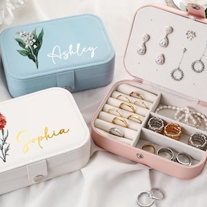 Gepersonaliseerde geboortebloem sieradendoos, aangepaste bloemenoorbel organisator, naam reissieraden organisator, cadeau bruidsmeisje, vrijgezellenfeest cadeau