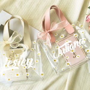 Blumenmädchen Vorschlag Geschenktüte, kundenspezifische Gänseblümchen-Geschenktasche mit Griffen, kundenspezifisches Geschenk für Blumenmädchen, personalisierte transparente Geschenktasche mit Band