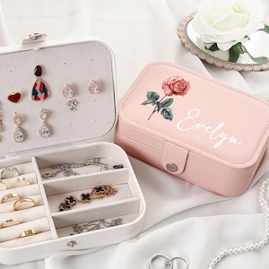 Aangepaste geboortemaand bloem sieradendoosje, gepersonaliseerde sieradendoos, leren naam reissieraden organisator, cadeau bruidsmeisje, vrijgezellenfeest cadeau