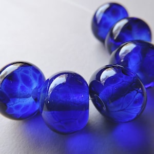 Handgefertigte Lampwork Blue Glasperlen Ericabeads Intense Silver Blue (6)