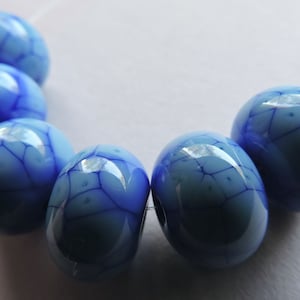 Perlen Lampwork Blau Glas Handarbeit Ericabeads Celadon mit Blau (6)