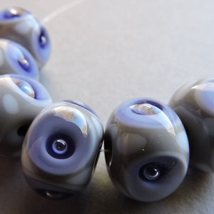 Handgefertigte Glasperlen Grau Violett Glasperlen Poked Beads Ericabeads (6)