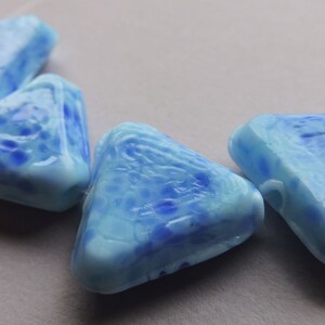 Contas azuis de vidro lampwork feitas à mão céu azul faceta triângulo Ericabeads (4)